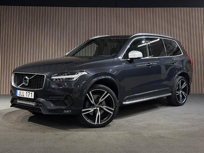 Grå Begagnad 2016 Volvo XC90 R-Design SUV | 397 400 kr (Marknadspris) - Bild 1/4