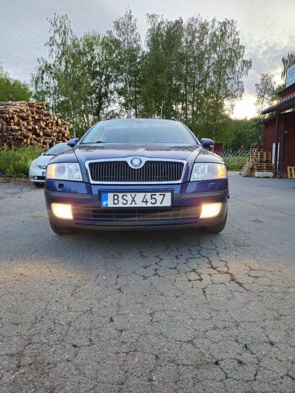 Blå Begagnad 2008 Skoda Octavia Kombi | 39 900 kr (Marknadspris) - Bild 1/4