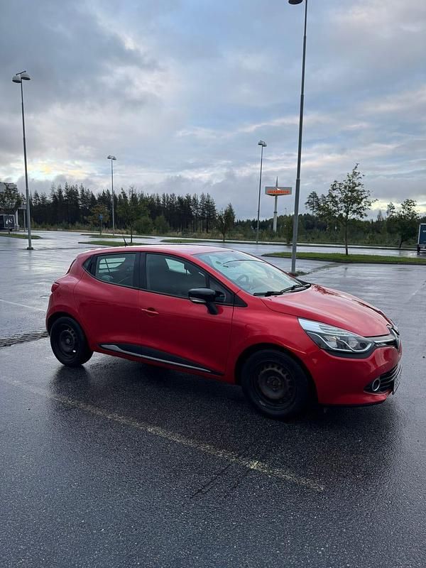 Begagnad 2014 Renault Clio IV Halvkombi | 69 900 kr (Bra pris) - Bild 1/4