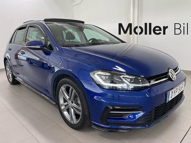 Blå (lapiz blue metallic) Begagnad 2020 VW Golf VII R-line Sedan | 194 900 kr (Marknadspris) - Bild 1/4