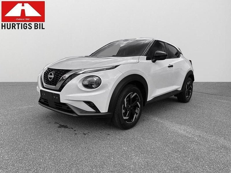 Vit (vit pärlemo) Ny 2024 Nissan Juke Acenta SUV | 266 000 kr (Marknadspris) - Bild 1/4