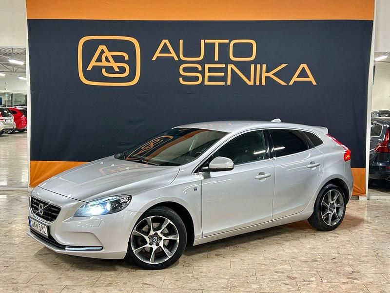 Silver Begagnad 2015 Volvo V40 Ocean Race Kombi | 109 900 kr (Marknadspris) - Bild 1/4