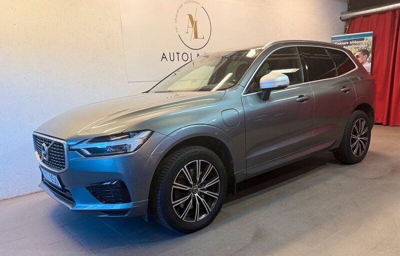 Grå Begagnad 2017 Volvo XC60 R-Design SUV | 304 900 kr (Bra pris) - Bild 1/4