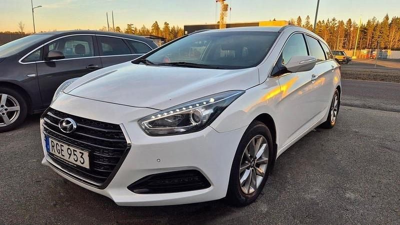 Begagnad Hyundai i40 135 HK (99 kW) 2016 Vit Kombi
