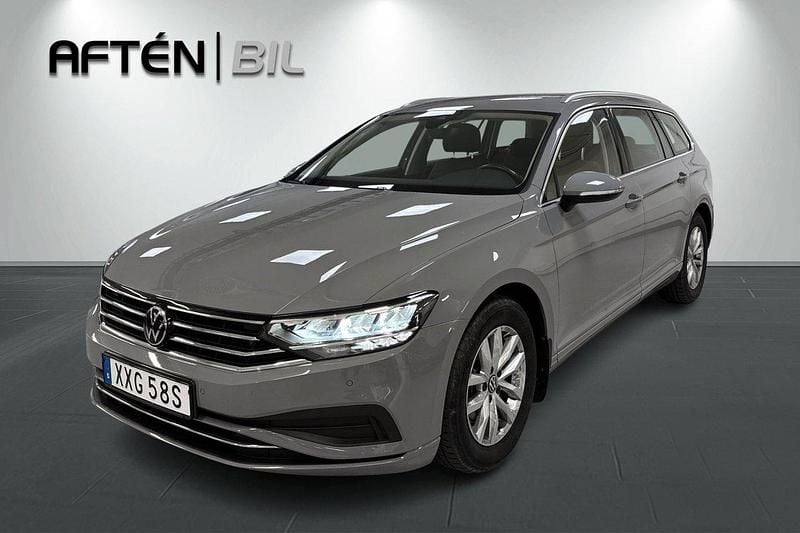 Grå Begagnad 2023 VW Passat Edition Kombi | 269 800 kr (Superpris) - Bild 1/3