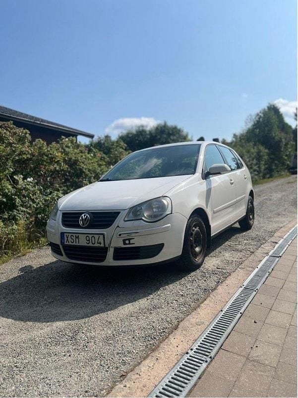 Vit Begagnad 2008 VW Polo Halvkombi | 26 990 kr (Bra pris) - Bild 1/4
