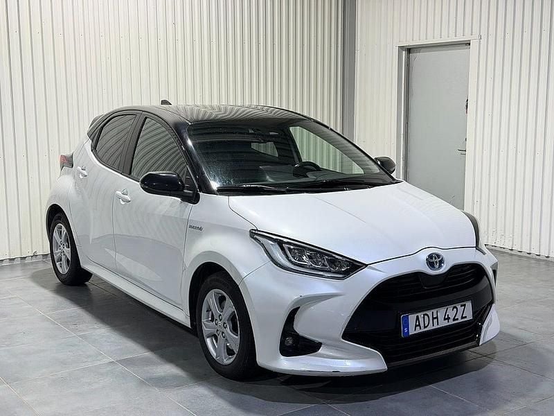 Begagnad Toyota Yaris Hybrid Style 116 HK (85 kW) 2020 Vit Halvkombi