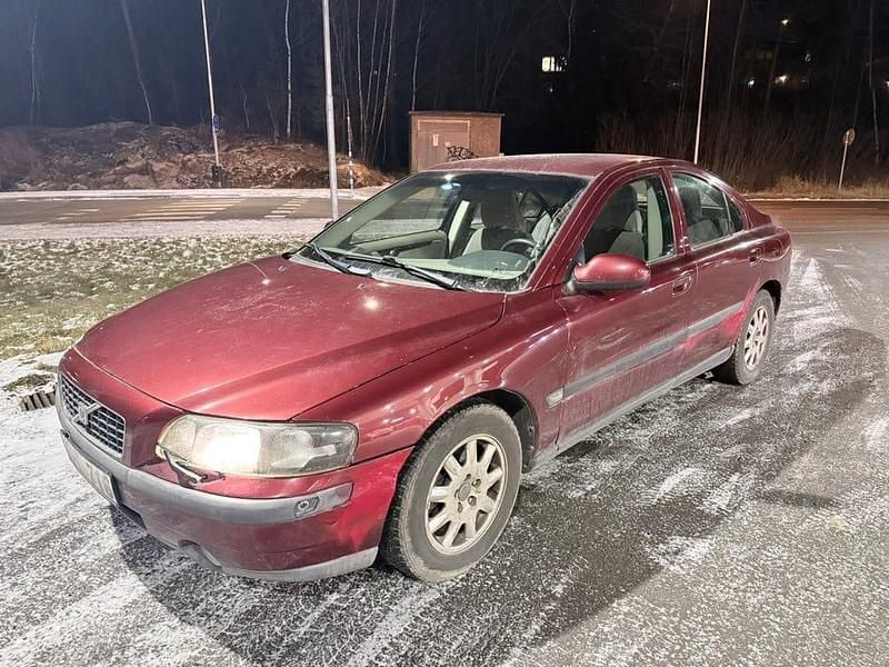 Begagnad 2001 Volvo S60 Sedan | 24 000 kr (Bra pris) - Bild 1/4