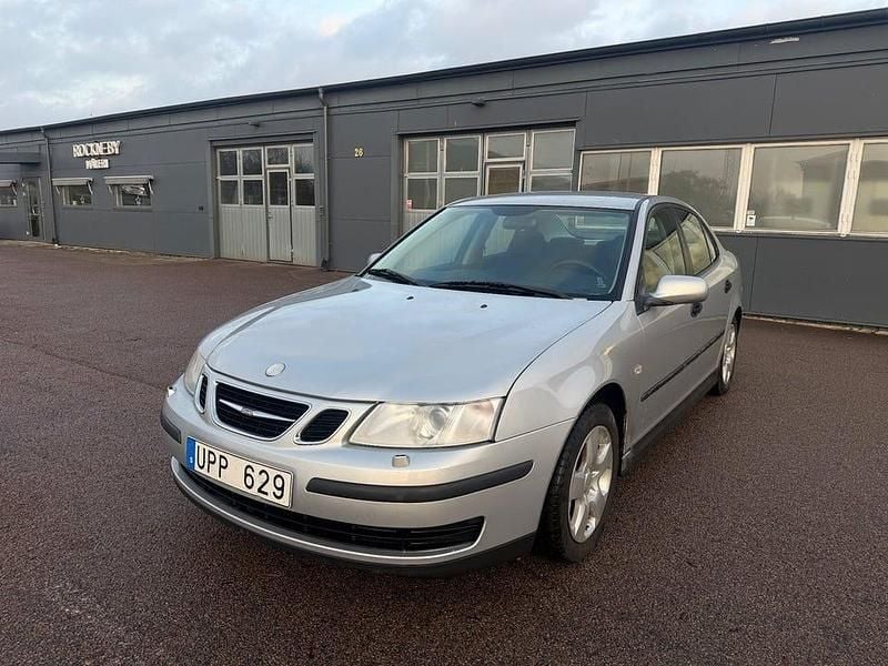 Ljusgrå Begagnad 2003 Saab 9-3 Linear Sedan | 19 900 kr (Lite dyr) - Bild 1/4