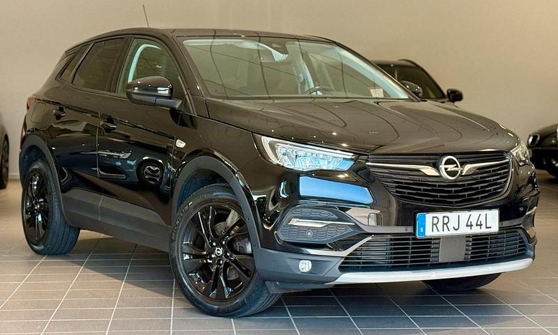 Svart Begagnad 2021 Opel Grandland X Design Edition SUV | 179 900 kr (Marknadspris) - Bild 1/4