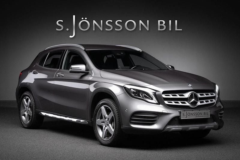 Mörkgrå Begagnad 2017 Mercedes GLA200 AMG SUV | 219 000 kr (Marknadspris) - Bild 1/4