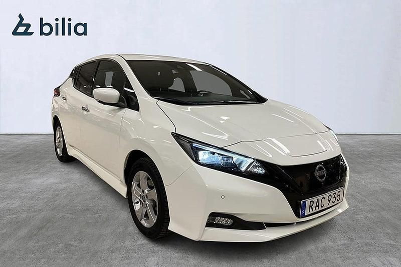 Begagnad Nissan Leaf 360º 111 kW (151 HK) 2023 Vit Halvkombi