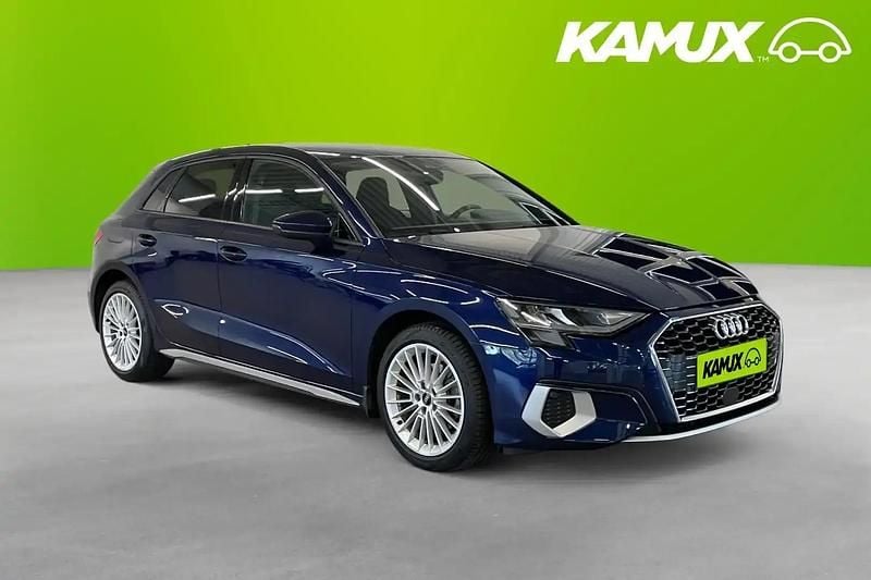 Blå Begagnad 2022 Audi A3 Halvkombi | 258 800 kr (Marknadspris) - Bild 1/4