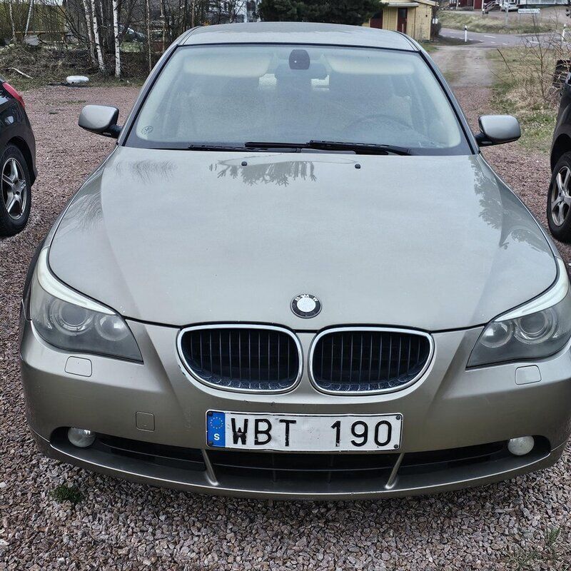 Grön Begagnad 2004 BMW 530 Sedan | 42 000 kr (Bra pris) - Bild 1/4