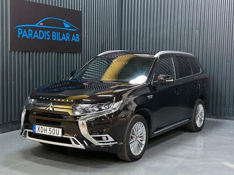 Svart Begagnad 2018 Mitsubishi Outlander P-HEV SUV | 239 900 kr (Marknadspris) - Bild 1/4