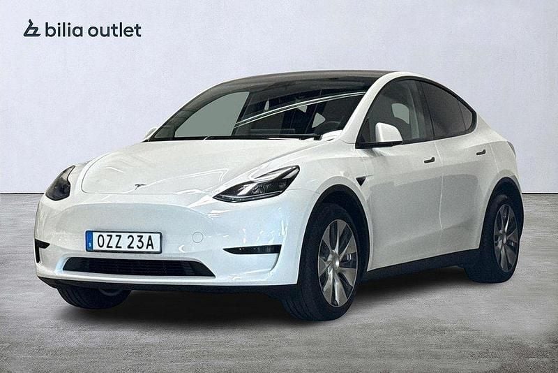 Vit Begagnad 2023 Tesla Model Y Standard Range SUV | 339 900 kr - Bild 1/3