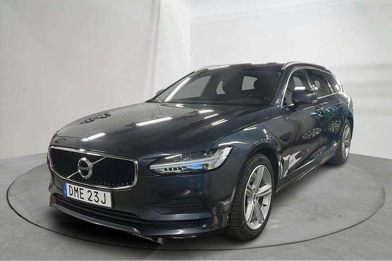 Mörkblå Begagnad 2019 Volvo V90 Momentum Kombi | 249 000 kr (Marknadspris) - Bild 1/4