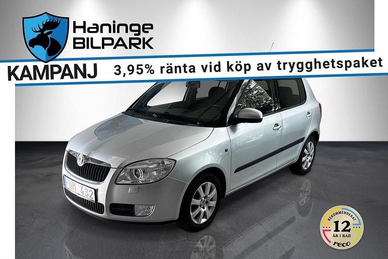 Grå Begagnad 2009 Skoda Fabia Halvkombi | 39 900 kr (Marknadspris) - Bild 1/2