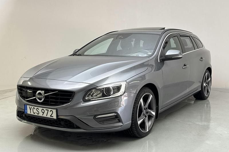 Grå Begagnad 2016 Volvo V60 Business Edition Kombi | 146 000 kr (Marknadspris) - Bild 1/4