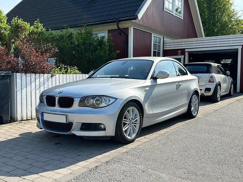 Grå Begagnad 2010 BMW 125 Coupé Advantage Sportkupé | 158 000 kr - Bild 1/4