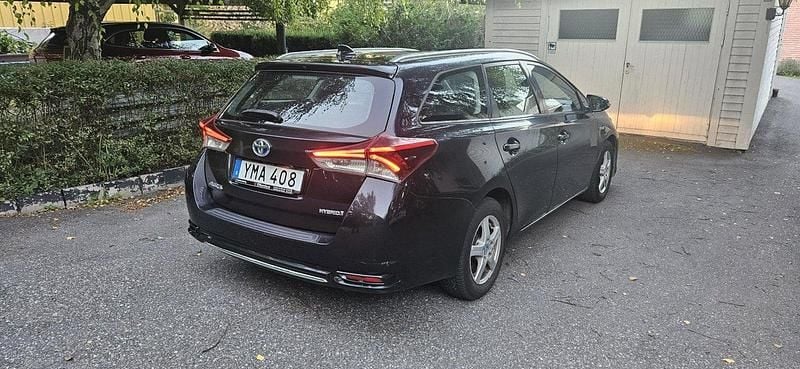 Svart Begagnad 2017 Toyota Auris Touring Sports Active Kombi | 65 000 kr - Bild 1/4
