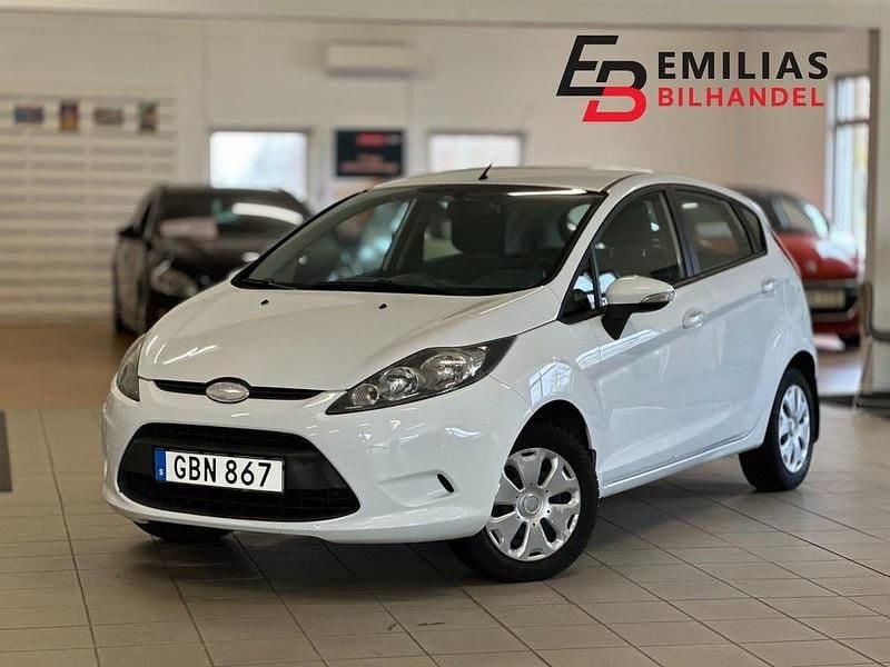 Begagnad Ford Fiesta Trend 82 HK (60 kW) 2009 Vit Halvkombi