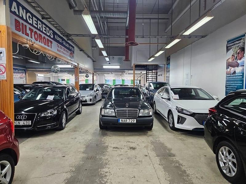 Begagnad Mercedes E300 180 HK (132 kW) 1987 Svart Sportkupé