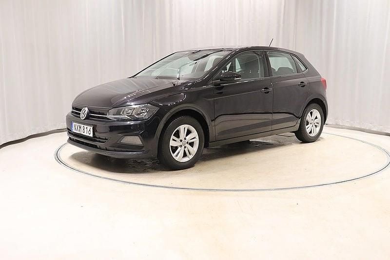 Svart Begagnad 2018 VW Polo Halvkombi | 129 900 kr (Superpris) - Bild 1/4