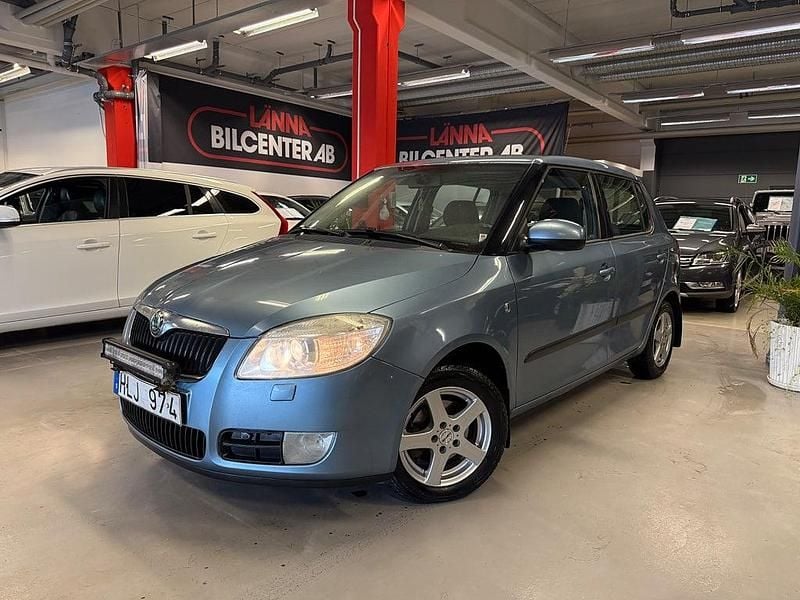 Grå Begagnad 2008 Skoda Fabia Halvkombi | 34 800 kr (Marknadspris) - Bild 1/4