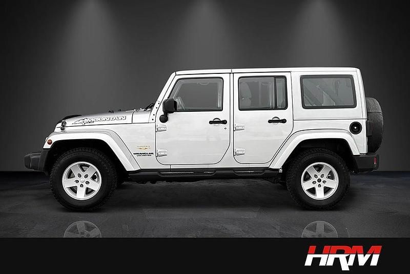 Begagnad Jeep Wrangler Unlimited 199 HK (146 kW) 2011 Grå SUV