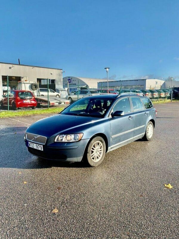 Blå Begagnad 2005 Volvo V50 Kombi | 29 900 kr (Marknadspris) - Bild 1/4