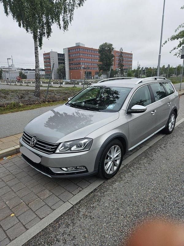 Silver Begagnad 2013 VW Passat Alltrack Kombi | 125 000 kr (Marknadspris) - Bild 1/4