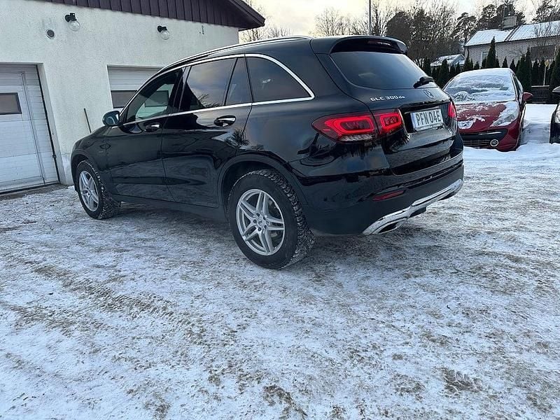 Begagnad Mercedes GLC300e 306 HK (225 kW) 2021 Svart SUV