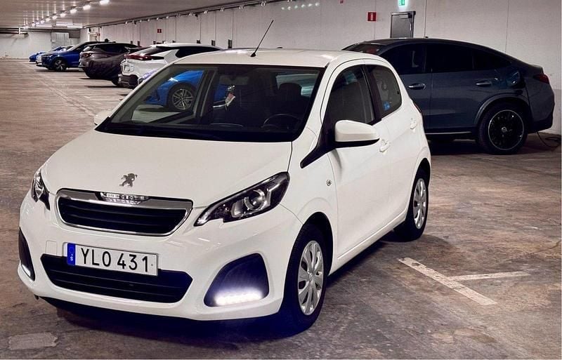 Vit Begagnad 2016 Peugeot 108 Halvkombi | 89 000 kr (Bra pris) - Bild 1/4