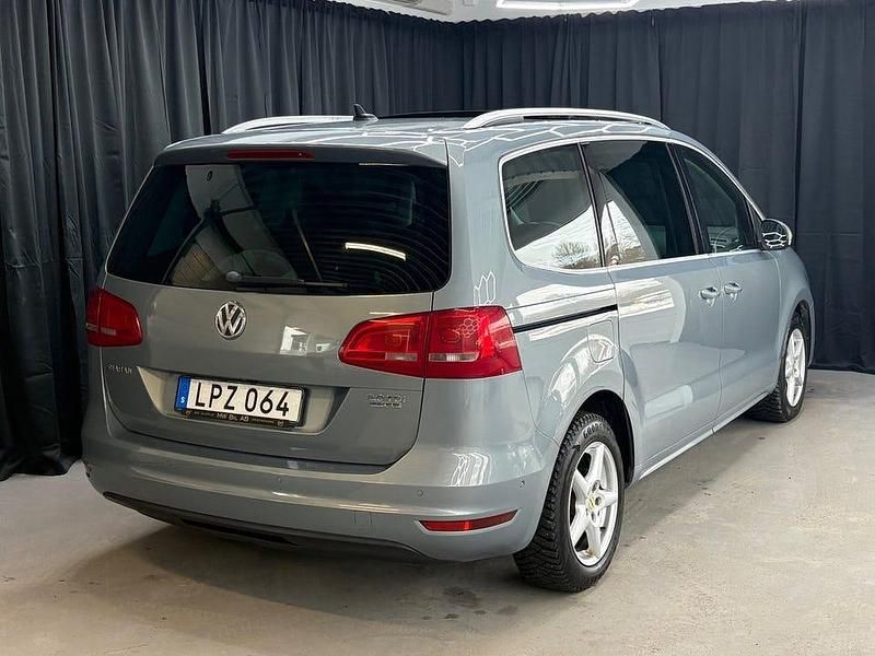 Begagnad VW Sharan 140 HK (102 kW) 2011 Grå Minibuss