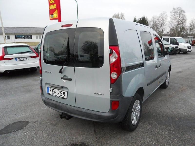 Begagnad Renault Kangoo 68 HK (50 kW) 2010 Silver