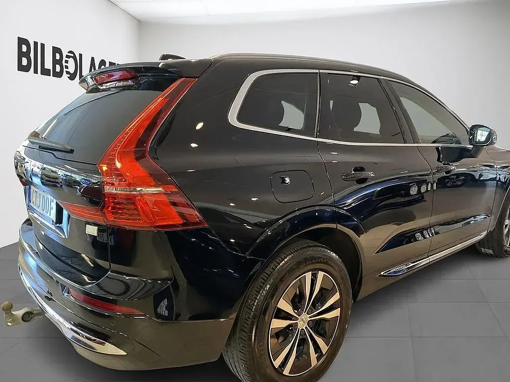 Begagnad Volvo XC60 Core 253 HK (2022) i , BOLLNÄS - 369 800 kr | AutoUncle
