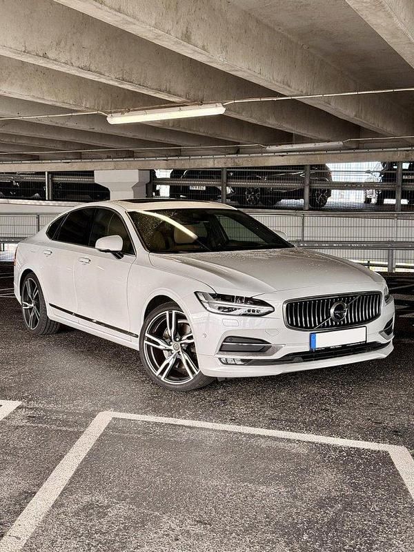 Begagnad 2017 Volvo S90 Inscription Sedan | 324 000 kr (Dyr) - Bild 1/4