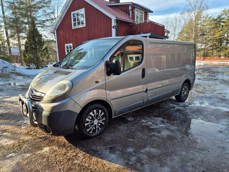 Begagnad Opel Vivaro 90 HK (66 kW) 2007 Gråbeige metallic Minibuss