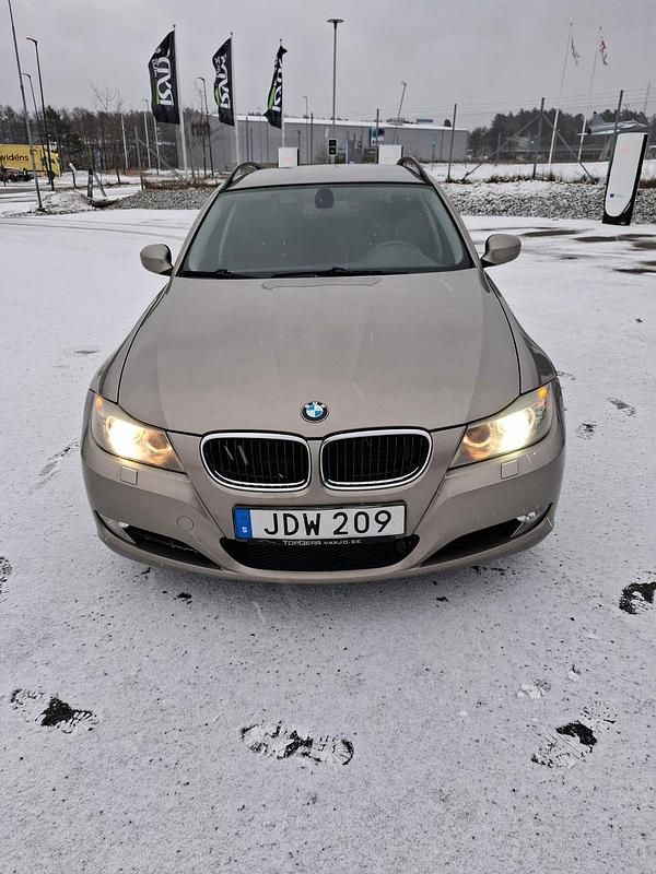 Begagnad BMW 318 143 HK (105 kW) 2009 Kombi
