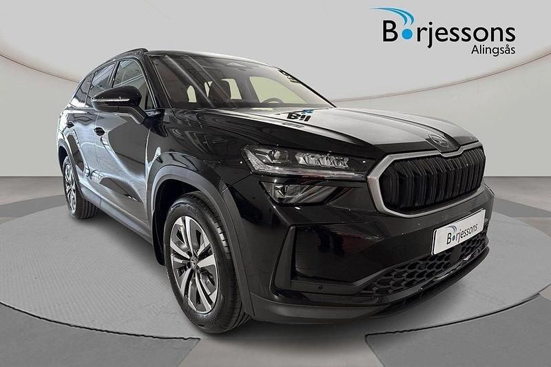 Svart Ny 2025 Skoda Kodiaq Selection SUV | 479 900 kr - Bild 1/4