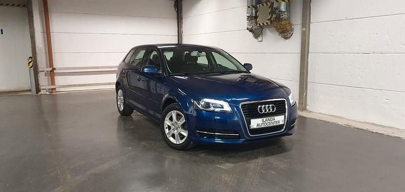 Blå Begagnad 2013 Audi A3 Attraction | 84 899 kr (Marknadspris) - Bild 1/4