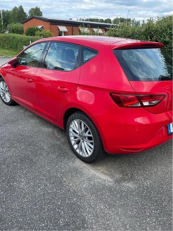 Röd Begagnad 2015 Seat Leon Style Halvkombi | 83 000 kr (Bra pris) - Bild 1/4