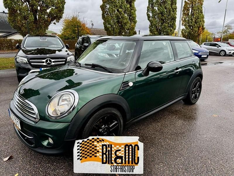 Grön Begagnad 2013 Mini Cooper D Halvkombi | 82 000 kr (Marknadspris) - Bild 1/4