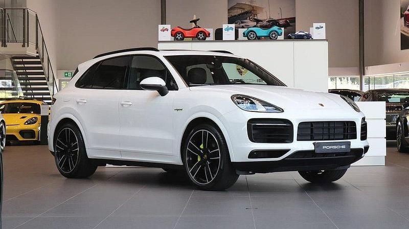Vit Begagnad 2022 Porsche Cayenne SUV | 829 000 kr (Bra pris) - Bild 1/4