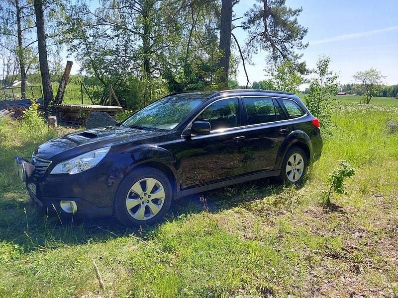 Svart Begagnad 2011 Subaru Outback SUV | 38 000 kr (Marknadspris) - Bild 1/2