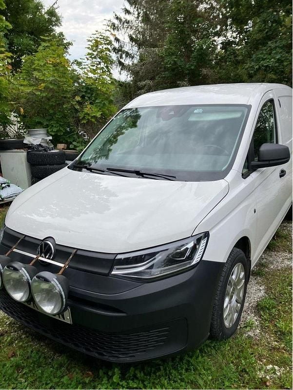 Vit Begagnad 2021 VW Caddy Minibuss | 130 000 kr (Dyr) - Bild 1/4