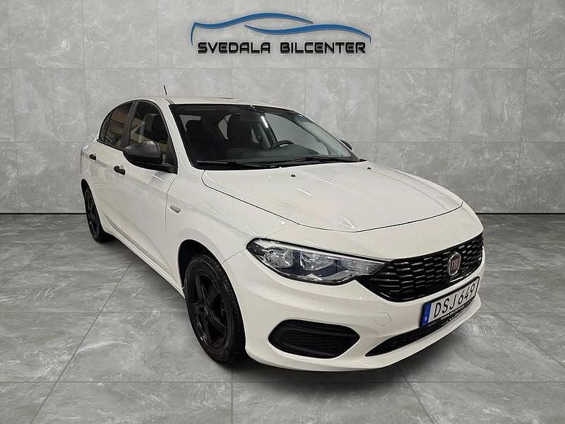 Vit Begagnad 2017 Fiat Tipo S Sedan | 67 500 kr (Marknadspris) - Bild 1/4