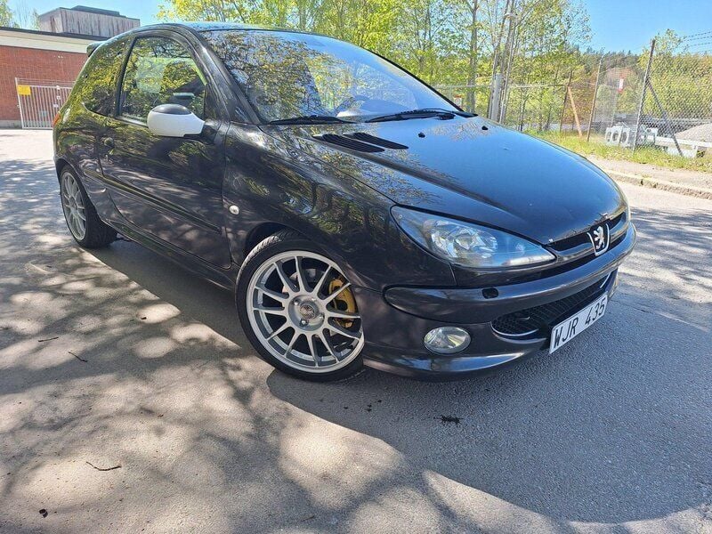 Svart Begagnad 2005 Peugeot 206 RC Halvkombi | 41 000 kr (Dyr) - Bild 1/4