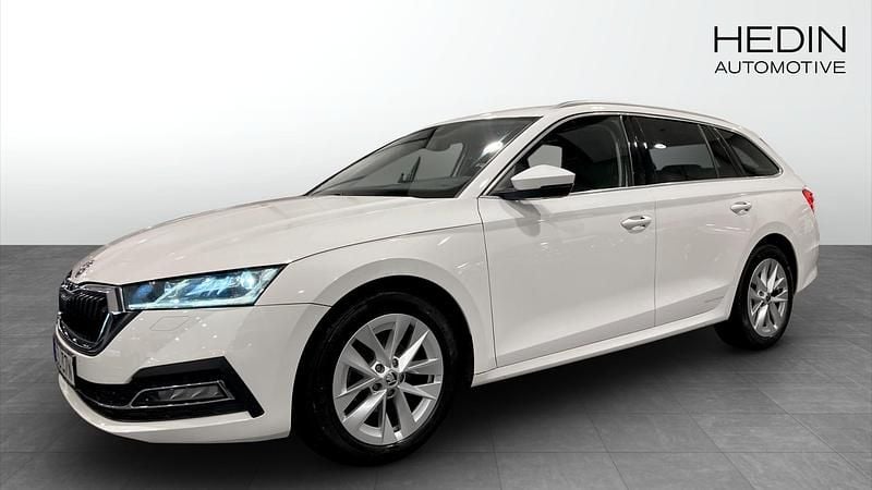 Begagnad 2022 Skoda Octavia Kombi | 169 800 kr (Lite dyr) - Bild 1/4